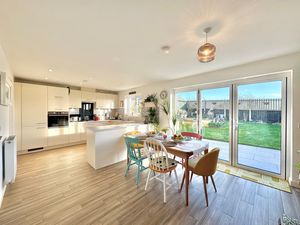 Photo 19- click for photo gallery